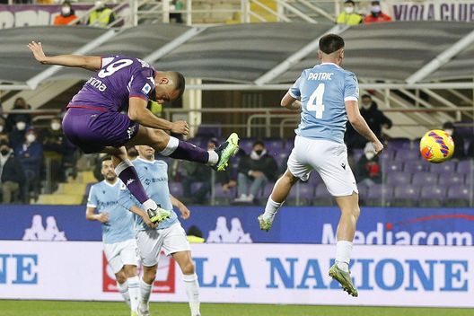 FLORENCE, ITALY - FEBRUARY 05: Arthur Mendonça Cabral of ACF Fiorentina in action during the Serie A match between ACF Fiorentina and SS Lazio at Stadio Artemio Franchi on February 5, 2022 in Florence, Italy. (Photo by Gabriele Maltinti/Getty Images) FLORENCE, ITALY - FEBRUARY 05: Arthur Mendonça Cabral of ACF Fiorentina in action during the Serie A match between ACF Fiorentina and SS Lazio at Stadio Artemio Franchi on February 5, 2022 in Florence, Italy. (Photo by Gabriele Maltinti/Getty Images)