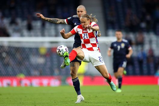GLASGOW, SCOTLAND - JUNE 22: Domagoj Vida of Croatia controls the ball whilst under pressure from Lyndon Dykes of Scotland during the UEFA Euro 2020 Championship Group D match between Croatia and Scotland at Hampden Park on June 22, 2021 in Glasgow, Scotland. (Photo by Lee Smith - Pool/Getty Images) GLASGOW, SCOTLAND - JUNE 22: Domagoj Vida of Croatia controls the ball whilst under pressure from Lyndon Dykes of Scotland during the UEFA Euro 2020 Championship Group D match between Croatia and Scotland at Hampden Park on June 22, 2021 in Glasgow, Scotland. (Photo by Lee Smith - Pool/Getty Images)