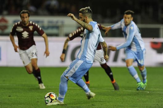 TURIN, TORINO - APRIL 29: Luis Alberto of SS lazio missing a penalty during the serie A match between Torino FC and SS Lazio at Stadio Olimpico di Torino on April 29, 2018 in Turin, Italy. (Photo by Marco Rosi/Getty Images) TURIN, TORINO - APRIL 29: Luis Alberto of SS lazio missing a penalty during the serie A match between Torino FC and SS Lazio at Stadio Olimpico di Torino on April 29, 2018 in Turin, Italy. (Photo by Marco Rosi/Getty Images)