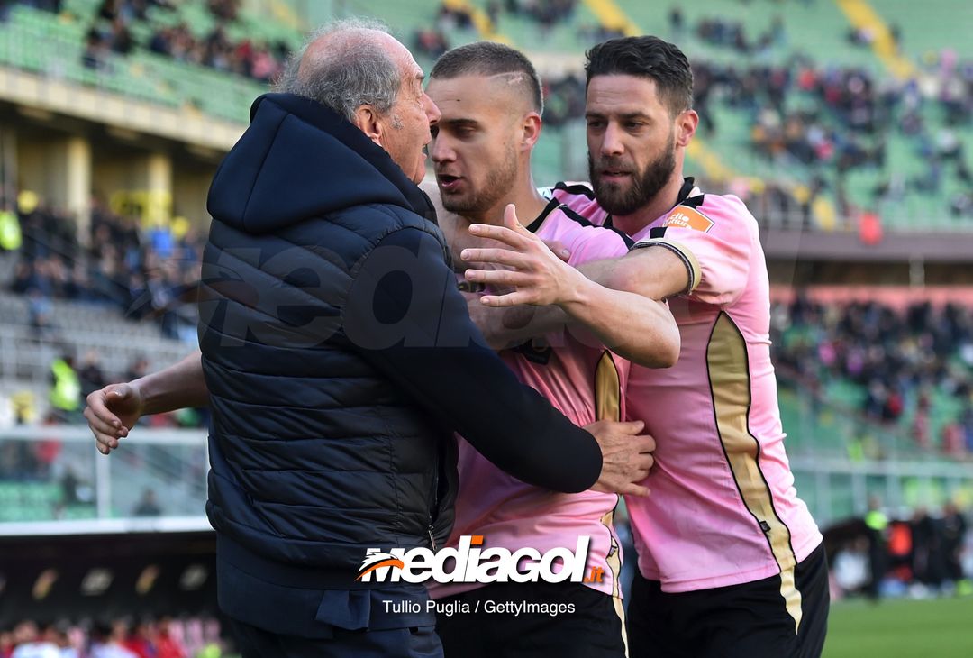  PALERMO, ITALY - MARCH 17: George Puscas (C) of Palermo celebrates with President Rino Foschi (L) and Andrea Rispoli after scoring his team third goal during the Serie B match between US Citta di Palermo and Carpi FC at Stadio Renzo Barbera on March 17, 2019 in Palermo, Italy. (Photo by Tullio M. Puglia/Getty Images) 