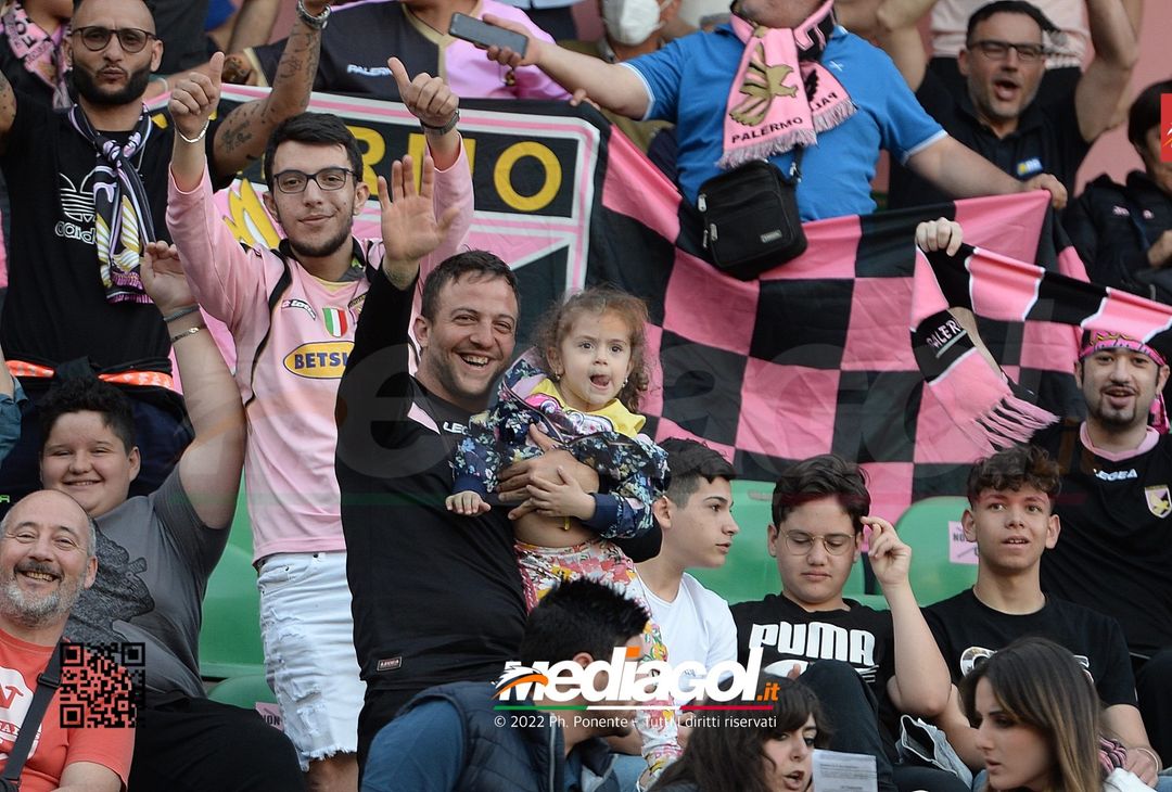 Fototifo, i tifosi allo stadio per Palermo-Virtus Entella 2-2 (gallery) - immagine 39