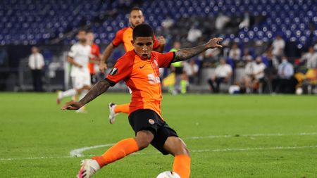 GELSENKIRCHEN, GERMANY - AUGUST 11: Dodo of Shakhtar Donetsk scores his sides fourth goal during the UEFA Europa League Quarter Final between Shakhtar Donetsk and FC Basel at Veltins-Arena on August 11, 2020 in Gelsenkirchen, Germany. (Photo by Lars Baron/Getty Images) Dodò