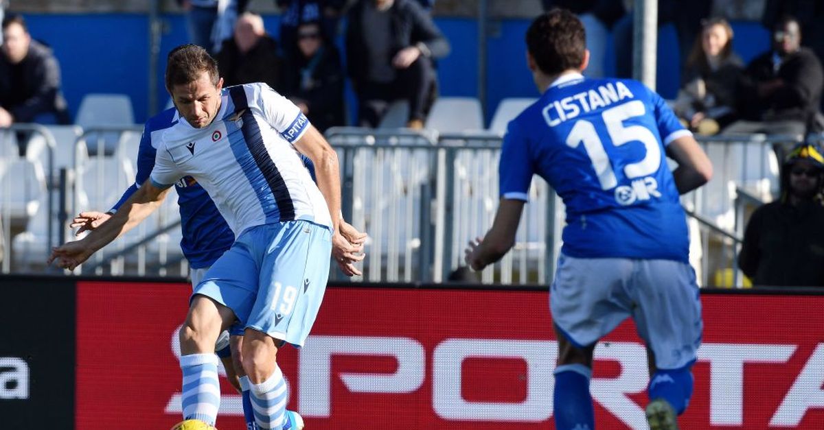 SERIE A - La Lazio suona la nona: Brescia battuto 2-1. Biancocelesti a ...