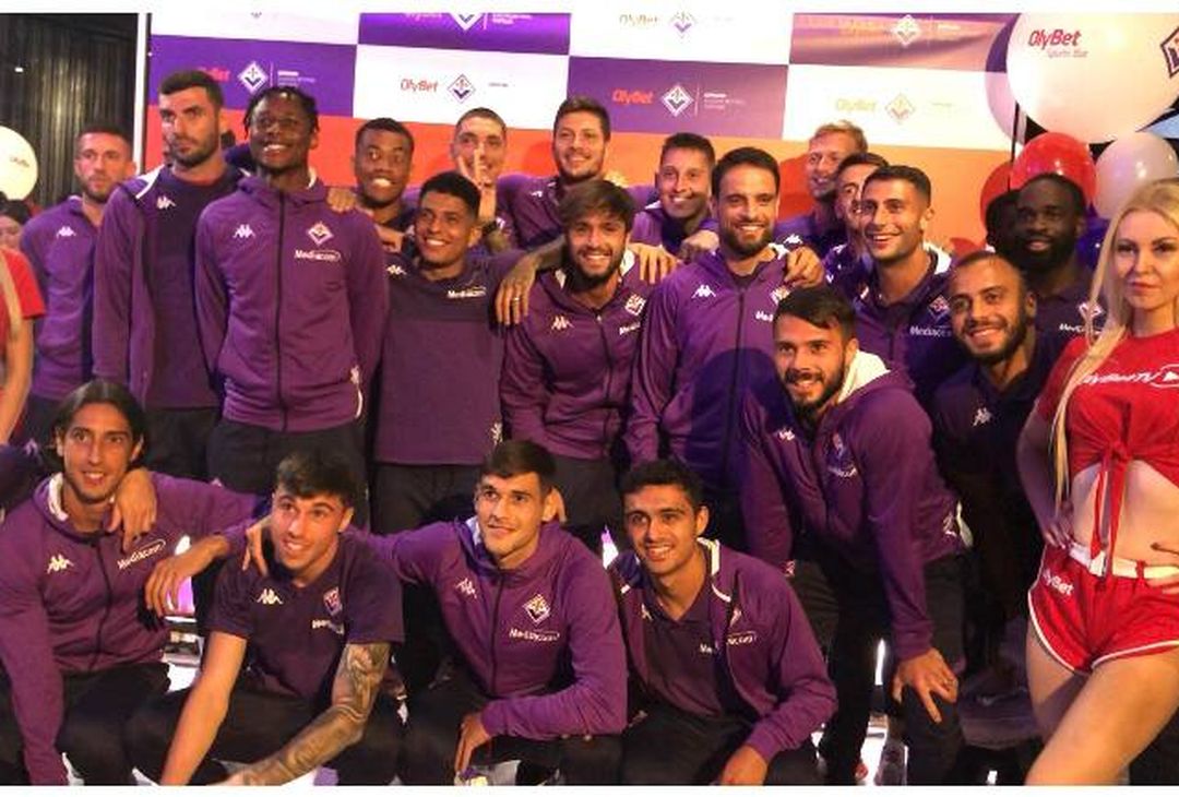 FOTO VN – Da Riga: i giocatori della Fiorentina incontrano i tifosi al Casinò- immagine 1