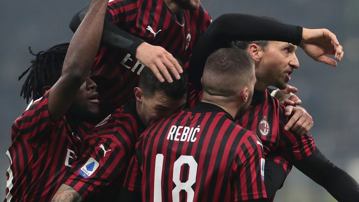 MILAN, ITALY - FEBRUARY 09:  Zlatan Ibrahimovic of AC Milan celebrates his goal with his team-mates during the Serie A match between FC Internazionale and AC Milan at Stadio Giuseppe Meazza on February 9, 2020 in Milan, Italy.  (Photo by Emilio Andreoli/Getty Images) 