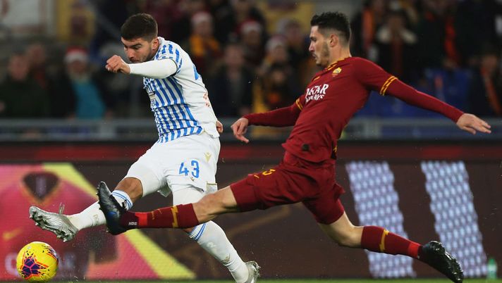 ROME, ITALY - DECEMBER 15: Alberto Paloschi of SPAL competes for the ball with Mert Cetin of AS Roma during the Serie A match between AS Roma and SPAL at Stadio Olimpico on December 15, 2019 in Rome, Italy. (Photo by Paolo Bruno/Getty Images) ROME, ITALY - DECEMBER 15: Alberto Paloschi of SPAL competes for the ball with Mert Cetin of AS Roma during the Serie A match between AS Roma and SPAL at Stadio Olimpico on December 15, 2019 in Rome, Italy. (Photo by Paolo Bruno/Getty Images)