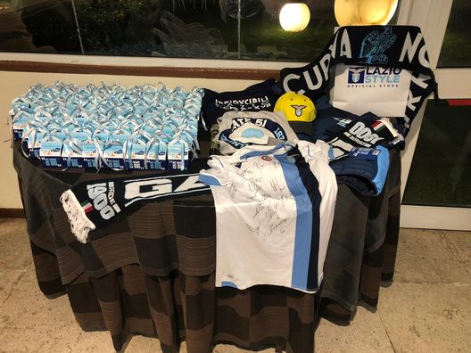 I premi della riffa finale dell'evento "Fai felice un bambino" I premi della riffa finale dell'evento "Fai felice un bambino"