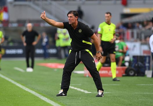 MILAN, ITALY - AUGUST 13: Head coachof Udinese Calcio Andrea Sottil reacts during the Serie A match between AC MIlan and Udinese Calcio at Stadio Giuseppe Meazza on August 13, 2022 in Milan, Italy. (Photo by Claudio Villa/AC Milan via Getty Images) Sottil, parla il babbo Andrea: “Conosco le sue doti, deve continuare così”- immagine 2