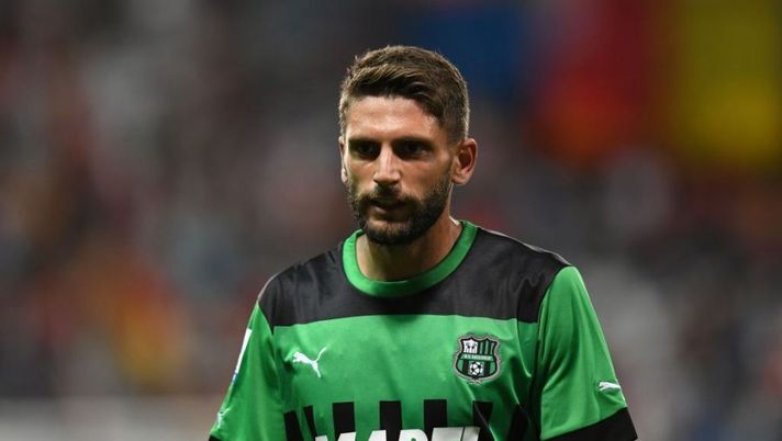 REGGIO NELL'EMILIA, ITALY - AUGUST 20: Domenico Berardi of US Sassuolo looks on during the Serie A match between US Sassuolo and US Lecce at Mapei Stadium - Citta' del Tricolore on August 20, 2022 in Reggio nell'Emilia, . (Photo by Alessandro Sabattini/Getty Images) Sassuolo, non fate questo errore con Domenico Berardi negli scambi - immagine 1