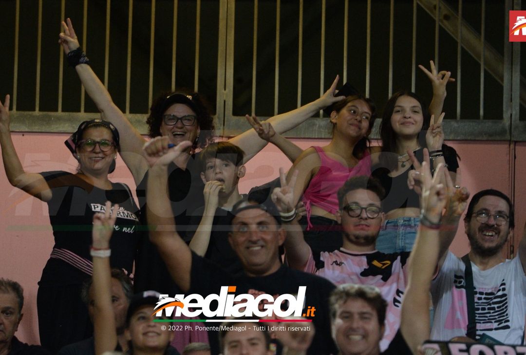 FOTOTIFO, Palermo-Genoa 1-0: i tifosi allo stadio “Renzo Barbera” (Gallery) - immagine 82