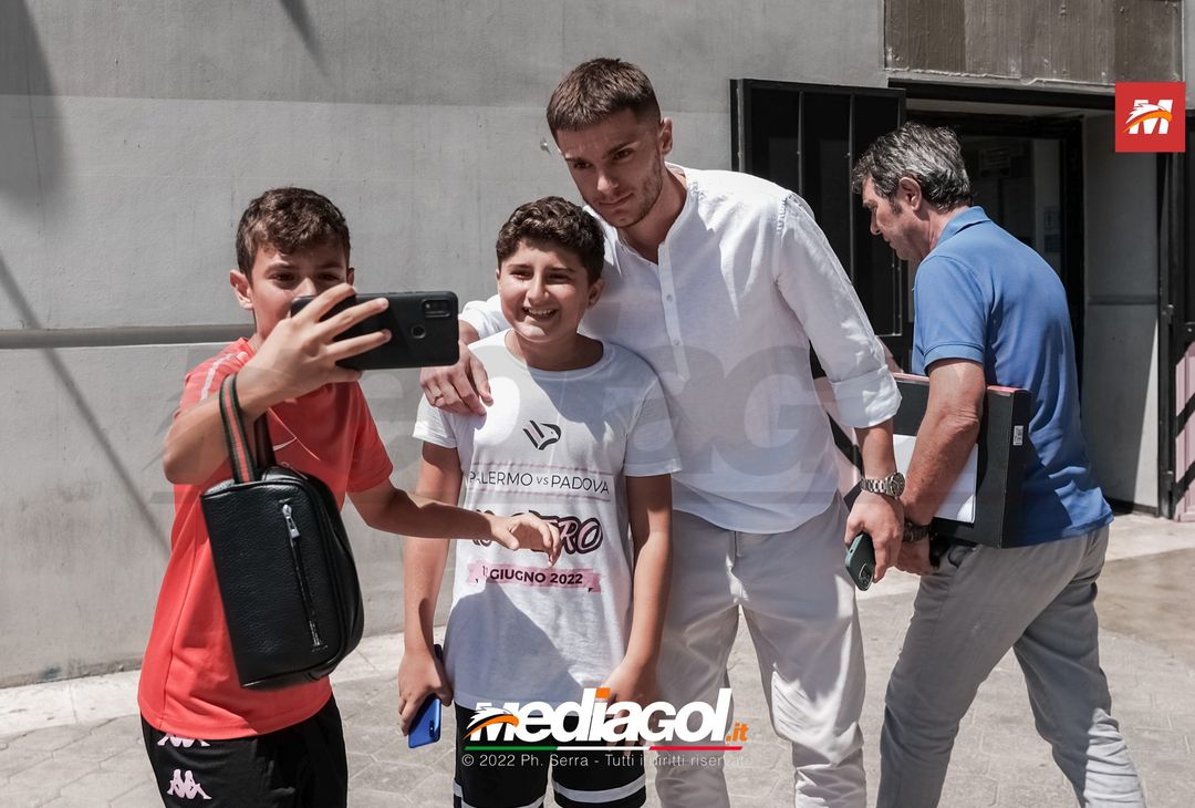 FOTO Palermo, Pierozzi e Devetak al Barbera per le firme (La Gallery) - immagine 9