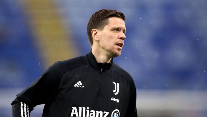 CAGLIARI, ITALY - MARCH 14: Wojciech Szczesny of Juventus i looks on during the Serie A match between Cagliari Calcio and Juventus at Sardegna Arena on March 14, 2021 in Cagliari, Italy. (Photo by Enrico Locci/Getty Images) Szczesny: “Donnarumma? Ecco la verità sul mio futuro, la Juve lo sa: non ho avuto…” - immagine 1