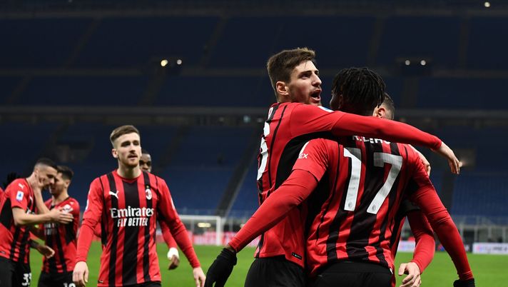 MILAN, ITALY - JANUARY 17: Rafael Leao of AC Milan celebrates with team-mates after scoring the goal during the Serie A match between AC Milan and Spezia Calcio at Stadio Giuseppe Meazza on January 17, 2022 in Milan, Italy. (Photo by Claudio Villa/AC Milan via Getty Images) MILAN, ITALY - JANUARY 17: Rafael Leao of AC Milan celebrates with team-mates after scoring the goal during the Serie A match between AC Milan and Spezia Calcio at Stadio Giuseppe Meazza on January 17, 2022 in Milan, Italy. (Photo by Claudio Villa/AC Milan via Getty Images)