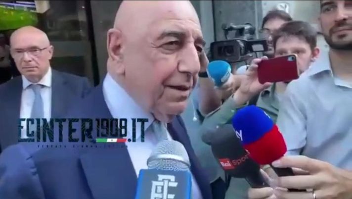 Galliani: “Pinamonti e Sensi? Non facciamo nomi. Pirola? Ne parleremo con l’Inter” Galliani: “Pinamonti e Sensi? Non facciamo nomi. Pirola? Ne parleremo con l’Inter” - immagine 1