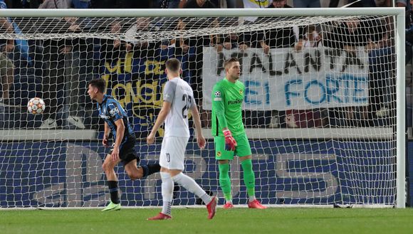 BERGAMO, ITALY - SEPTEMBER 29: Matteo Pessina of Atalanta BC scores the opening goal during the UEFA Champions League group F match between Atalanta and BSC Young Boys at Gewiss Stadium on September 29, 2021 in Bergamo, Italy. (Photo by Emilio Andreoli/Getty Images) BERGAMO, ITALY - SEPTEMBER 29: Matteo Pessina of Atalanta BC scores the opening goal during the UEFA Champions League group F match between Atalanta and BSC Young Boys at Gewiss Stadium on September 29, 2021 in Bergamo, Italy. (Photo by Emilio Andreoli/Getty Images)