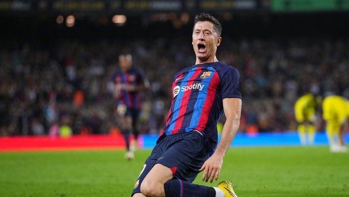 BARCELONA, SPAIN - OCTOBER 20: Robert Lewandowski of FC Barcelona celebrates after scoring their sides second goal during the LaLiga Santander match between FC Barcelona and Villarreal CF at Spotify Camp Nou on October 20, 2022 in Barcelona, Spain. (Photo by Alex Caparros/Getty Images)  Barcellona