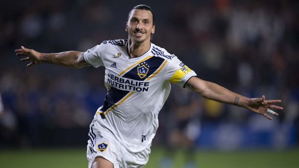  Zlatan Ibrahimovic con la maglia dei Los Angeles Galaxy (credits: USA Today per mlssoccer.com) 