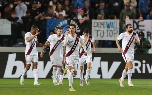 BERGAMO, ITALY - APRIL 27: Sasa Lukic of Torino FC celebrates after scoring their team's second goal during the Serie A match between Atalanta BC and Torino FC at Gewiss Stadium on April 27, 2022 in Bergamo, Italy. (Photo by Emilio Andreoli/Getty Images)