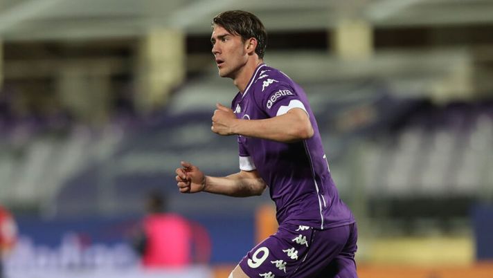 FLORENCE, ITALY - APRIL 11: Dusan Vlahovic of ACF Fiorentina celebrates after scoring a goal during the Serie A match between ACF Fiorentina and Atalanta BC at Stadio Artemio Franchi on April 11, 2021 in Florence, Italy. (Photo by Gabriele Maltinti/Getty Images) ATTACCO – Chi mettere e chi no: tutti gli attaccanti per la 37a, fascia per fascia- immagine 1