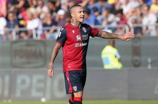  CAGLIARI, ITALY - OCTOBER 20: Radja Nainggolan of Cagliari reacts during the Serie A match between Cagliari Calcio and SPAL at Sardegna Arena on October 20, 2019 in Cagliari, Italy. (Photo by Enrico Locci/Getty Images) 