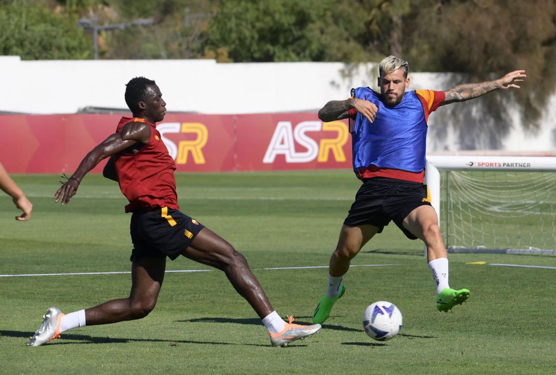 Ritiro Roma, allenamento pomeridiano: primo in gruppo per Dybala – FOTO GALLERY - immagine 20
