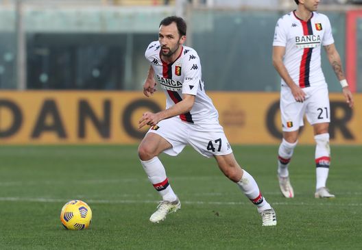 CROTONE, ITALY - JANUARY 31: Milan Badelj of Genoa during the Serie A match between FC Crotone and Genoa CFC at Stadio Comunale Ezio Scida on January 31, 2021 in Crotone, Italy. (Photo by Maurizio Lagana/Getty Images) Genoa, il centrocampo è un mix di esperienza e dinamicità: attenzione a Fares- immagine 2