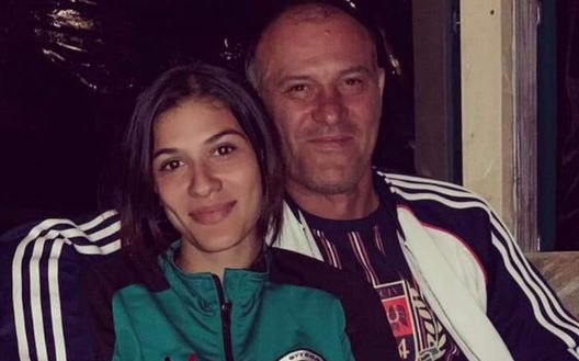 Djuliana su Facebook con papà, in abiti sportivi... Djuliana su Facebook con papà, in abiti sportivi...