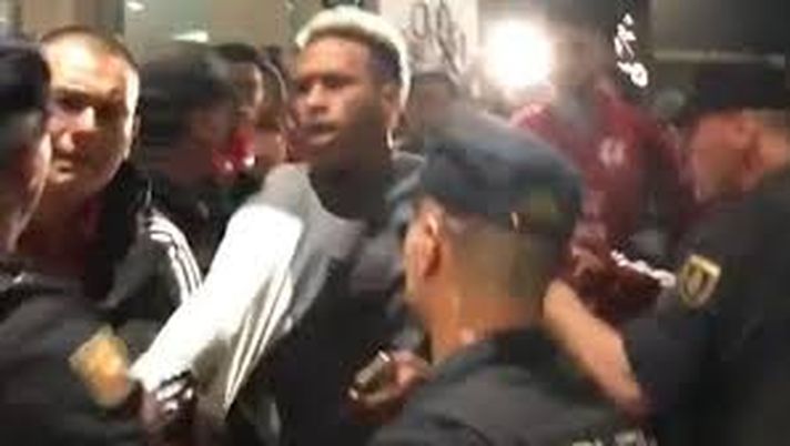 Caos a Madrid, rissa tra la polizia e…il Perù: ne fa le spese anche Lapadula - immagine 1