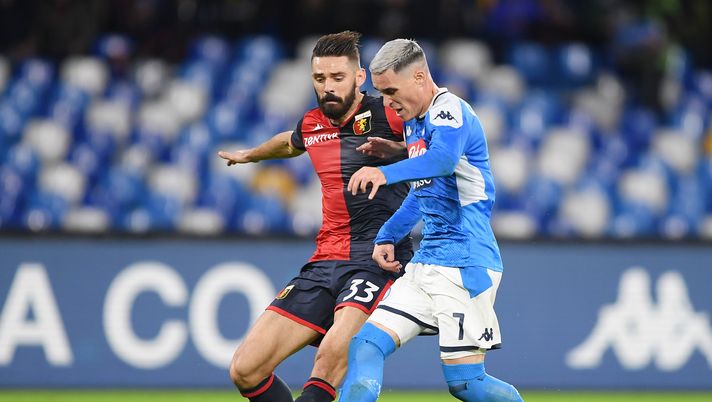 NAPLES, ITALY - NOVEMBER 09: Jose Callejon of SSC Napoli vies with Marko Pajac of Genoa CFC during the Serie A match between SSC Napoli and Genoa CFC at Stadio San Paolo on November 09, 2019 in Naples, Italy. (Photo by Francesco Pecoraro/Getty Images)  Genoa, paura per Pajac: si teme lungo stop - immagine 1