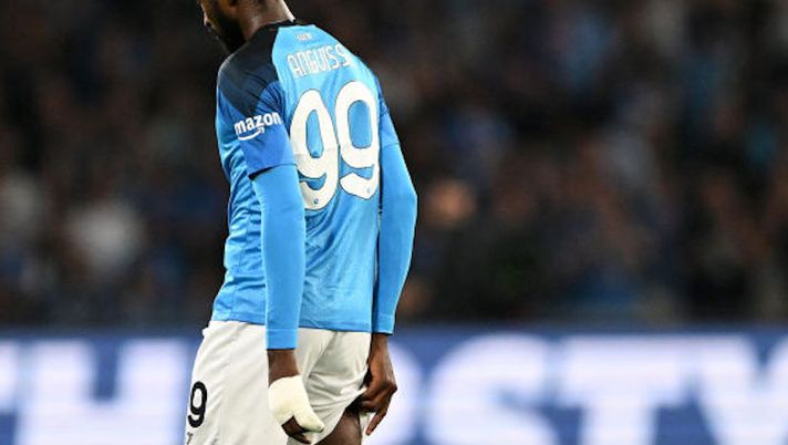 NAPLES, ITALY - OCTOBER 12: Frank Zambo Anguissa of SSC Napoli reacts during the UEFA Champions League group A match between SSC Napoli and AFC Ajax at Stadio Diego Armando Maradona on October 12, 2022 in Naples, Italy. (Photo by Francesco Pecoraro/Getty Images) Napoli, i convocati per la Roma: la decisione su Anguissa! Assente Sirigu - immagine 1