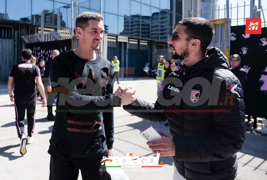 FOTO Parma-Palermo, i Rosanero in partenza dal “Renzo Barbera” (GALLERY) - immagine 6