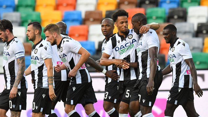 UDINE, ITALY - JULY 29: Samir of Udinese Calcio celebrates after scoring the opening goal with teammates during the Serie A match between Udinese Calcio and US Lecce at Stadio Friuli on July 29, 2020 in Udine, Italy. (Photo by Alessandro Sabattini/Getty Images) 