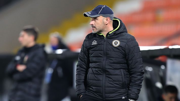 LA SPEZIA, ITALY - JANUARY 11: Vincenzo Italiano manager of Spezia Calcio looks on during the Serie A match between Spezia Calcio and UC Sampdoria at Stadio Alberto Picco on January 11, 2021 in La Spezia, Italy.  (Photo by Gabriele Maltinti/Getty Images) 