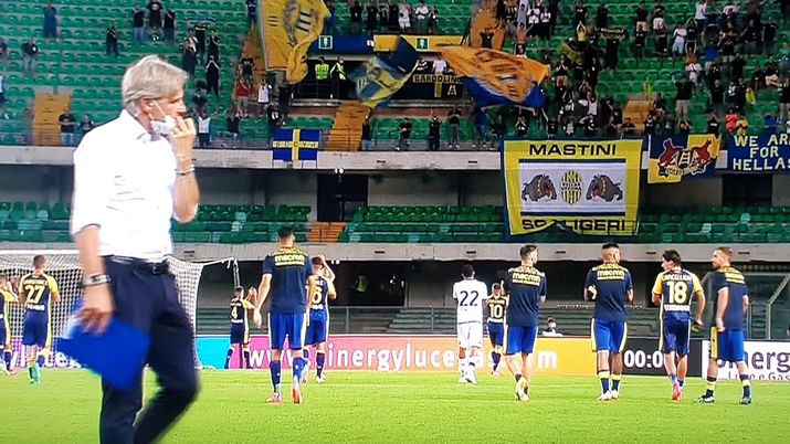 Verona-Catanzaro 3-0, la curva torna a cantare in un Bentegodi tropicale 