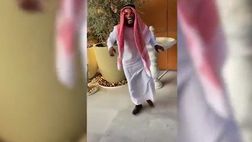 VIDEO / Evra in versione sceicco: piede scalzo e ballo scatenato