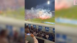 VIDEO Brescia-Cosenza, le “rondinelle” in Serie C: ultras lanciano fumogeni in campo