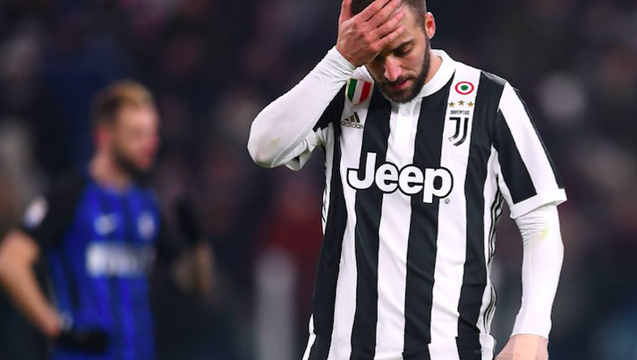 Higuain, la Stampa: “Non è convinto dal Milan, ecco il motivo. E chiede la buonuscita” Higuain, la Stampa: “Non è convinto dal Milan, ecco il motivo. E chiede la buonuscita” - immagine 1