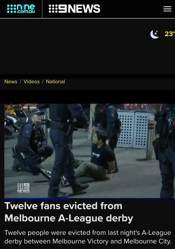 Presi e portati via: la Polizia espelle 12 tifosi dal derby di Melbourne- immagine 2