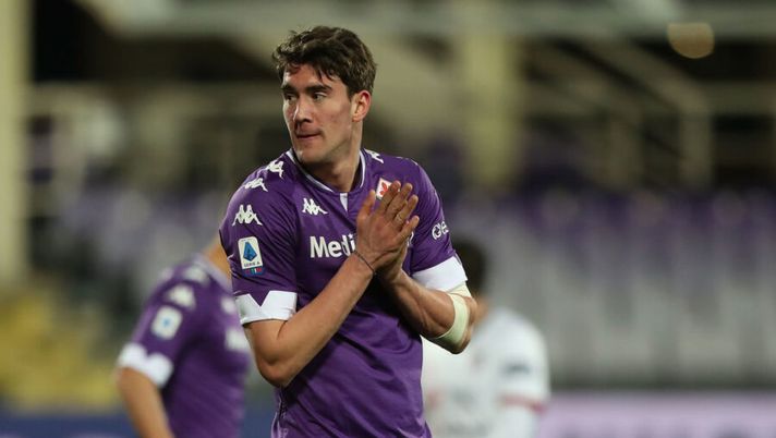 FLORENCE, ITALY - JANUARY 10: Dusan Vlahovic of ACF Fiorentina reacts during the Serie A match between ACF Fiorentina and Cagliari Calcio at Stadio Artemio Franchi on January 10, 2021 in Florence, Italy. (Photo by Gabriele Maltinti/Getty Images) I voti ufficiali al fantacalcio: super Vlahovic, Castrovilli e Milenkovic promossi! Bene Simy - immagine 1