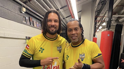 Ex Palermo, Amauri fa squadra con Ronaldinho: “Semplicemente il migliore in assoluto”