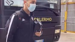 VIDEO Palermo-Teramo, le maglie che useranno i rosanero e l’arrivo della squadra al “Barbera”: le immagini