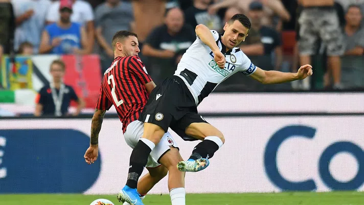 25 agosto 2019, Udinese-Milan 1-0: Davide Calabria contro Kevin Lasagna (credits: GETTY Images)