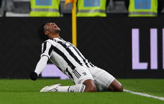 TURIN, ITALY - NOVEMBER 06: Juan Cuadrado of Juventus celebrates goal during the Serie A match between Juventus FC and ACF Fiorentina at Allianz Stadium on November 6, 2021 in Turin, Italy. (Photo by Chris Ricco/Getty Images) Storie tese tra Cuadrado e la Juve: l’ex viola rifiuta il rinnovo al ribasso- immagine 2