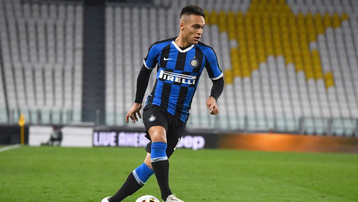 TURIN, ITALY - MARCH 08:  Lautaro Martínez of FC Internazionale in action during the Serie A match between Juventus and FC Internazionale played behind closed doors at Allianz Stadium after the Italian Government has issued a list of new guidelines to help stop the spread of the Coronavirus COVID-19 on March 8, 2020 in Turin, Italy.  (Photo by Claudio Villa - Inter/Inter via Getty Images) 