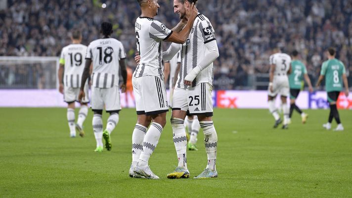 TURIN, ITALY - OCTOBER 05: Adrien Rabiot of Juventus celebrates after scoring his team's third goal with teammate Luiz Da Silva Danilo during the UEFA Champions League group H match between Juventus and Maccabi Haifa FC at Allianz Stadium on October 05, 2022 in Turin, Italy. (Photo by Filippo Alfero - Juventus FC/Juventus FC via Getty Images) Rabiot e Danilo
