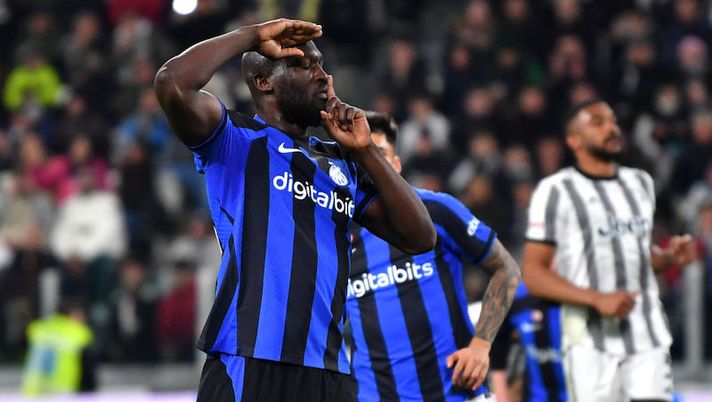 TURIN, ITALY - APRIL 04: Romelu Lukaku of FC Internazionale celebrates after scoring the team's first goal during the Coppa Italia Semi Final match between Juventus FC and FC Internazionale at Allianz Stadium on April 04, 2023 in Turin, Italy. (Photo by Valerio Pennicino/Getty Images) BREAKING – Novità Lukaku: potrà giocare in coppa con la Juve, la spiegazione della FIGC - immagine 1