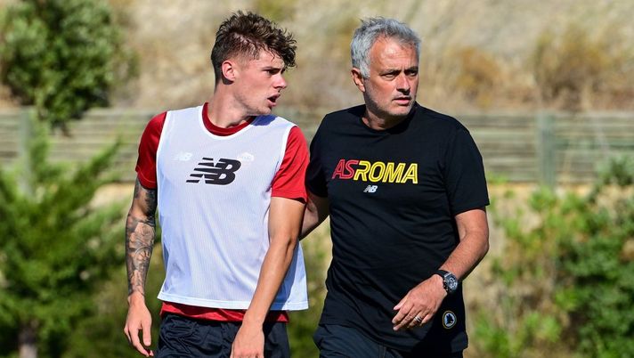 Zalewski: “Mourinho mi aiuta in campo e nella vita. Quando è morto mio padre…” - immagine 1