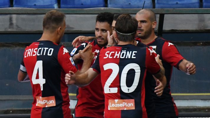 GENOA, ITALY - JULY 19: Antonio Sanabria of Genoa CFC celebrate with team-mates after score his first goal during the Serie A match between Genoa CFC and  US Lecce at Stadio Luigi Ferraris on July 19, 2020 in Genoa, Italy. (Photo by Paolo Rattini/Getty Images) 