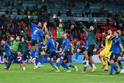 LONDON, ENGLAND - JULY 06: Players of Italy celebrate following their team's victory in the penalty shoot out after the UEFA Euro 2020 Championship Semi-final match between Italy and Spain at Wembley Stadium on July 06, 2021 in London, England. (Photo by Justin Tallis - Pool/Getty Images) LONDON, ENGLAND - JULY 06: Players of Italy celebrate following their team's victory in the penalty shoot out after the UEFA Euro 2020 Championship Semi-final match between Italy and Spain at Wembley Stadium on July 06, 2021 in London, England. (Photo by Justin Tallis - Pool/Getty Images)