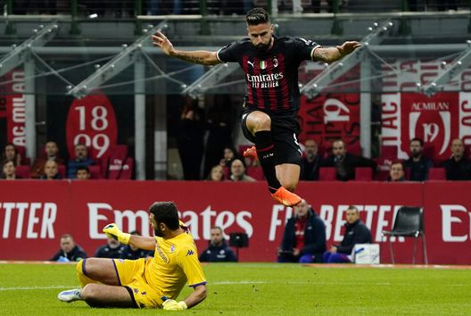 MILAN, ITALY - NOVEMBER 13: Olivier Giroud of AC Milan in action during the Serie A match between AC Milan and ACF Fiorentina at Stadio Giuseppe Meazza on November 13, 2022 in Milan, Italy. (Photo by Pier Marco Tacca/AC Milan via Getty Images) Saponara al 45′: “L’obiettivo è imporre il nostro gioco contro un Milan forte”- immagine 2